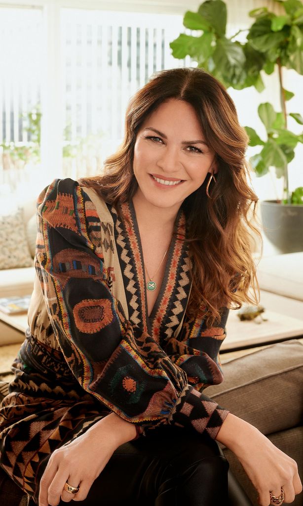 Fabiola Martínez HOLA 4048