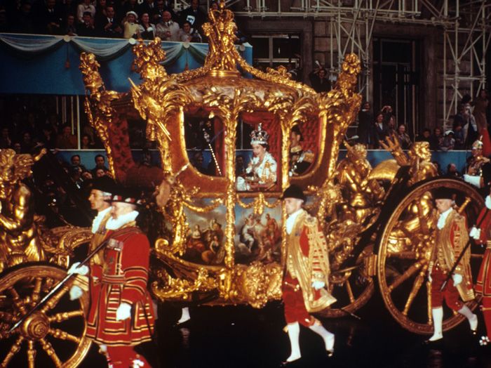 ¿Cómo fue la coronación de Isabel II?