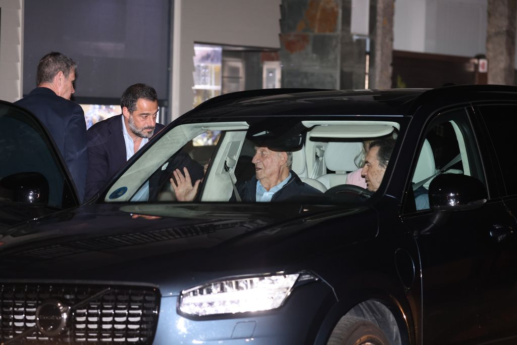 El rey Juan Carlos con sus amigos Pedro Campos y Vicente Dalmau Cebrian-Sagarriga