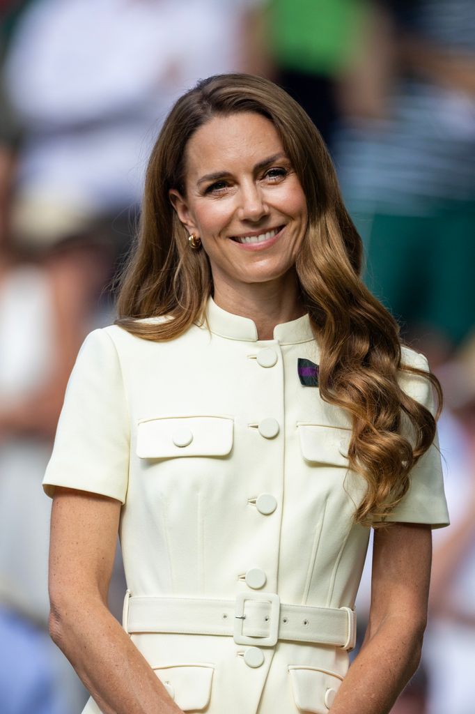 Kate dejó su melena suelta en ondas ligeras. 
