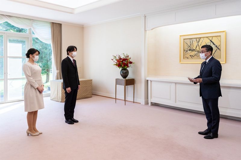 Mako de Japón y el principe Akishino