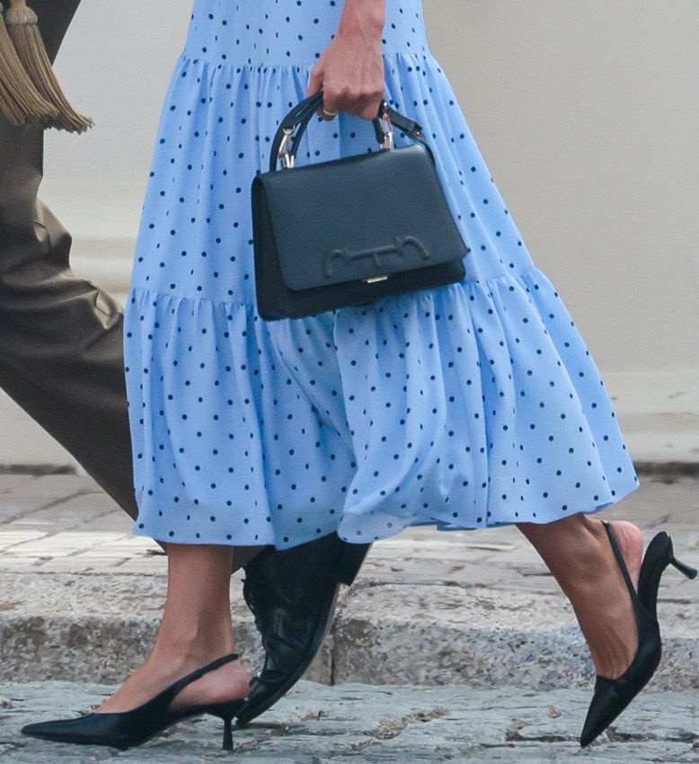 El simbólico vestido de la reina Letizia en la jura de bandera de la princesa Leonor en Zaragoza