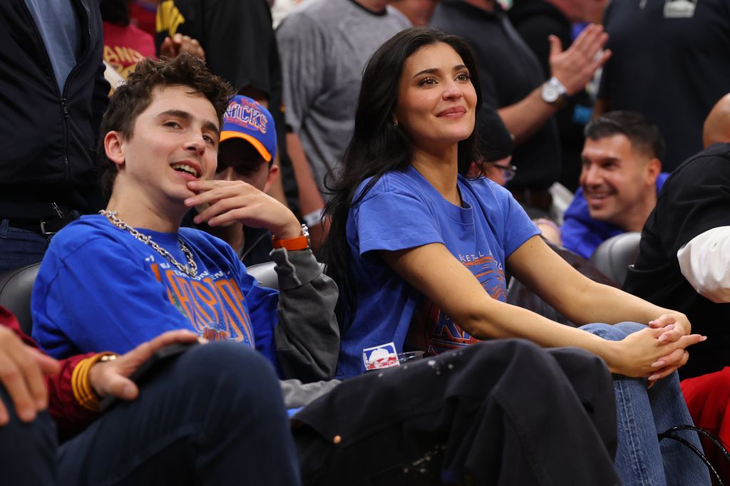 Kylie y Timothé apoyaron a los Knicks usando prensas del equipo.