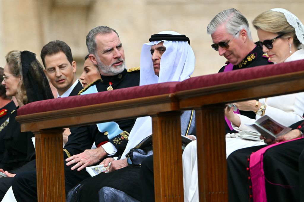 Felipe de Bélgica, Matilde de Bélgica, el rey Felipe VI, la reina Letizia en la misa inaugural de papado de León XIV