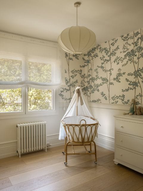 Cuarto de bebé con decoración atemporal