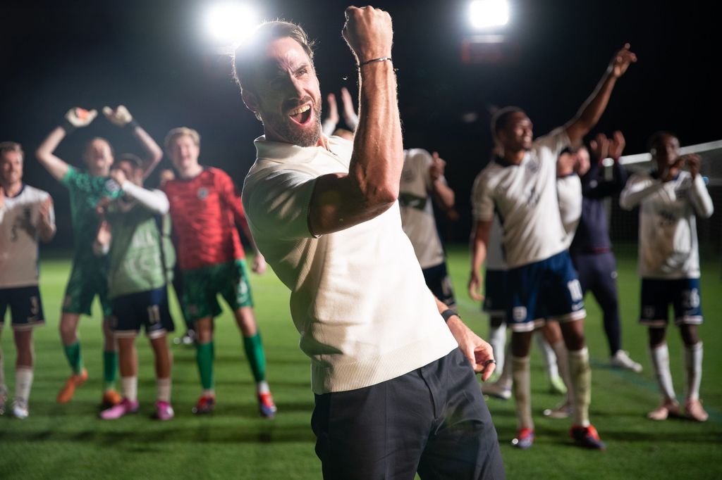 Joseph Fiennes se mete en la piel de Gareth Southgate, el entrenador encargado de que el equipo de fútbol de Ingalterra vuelva a ganar
