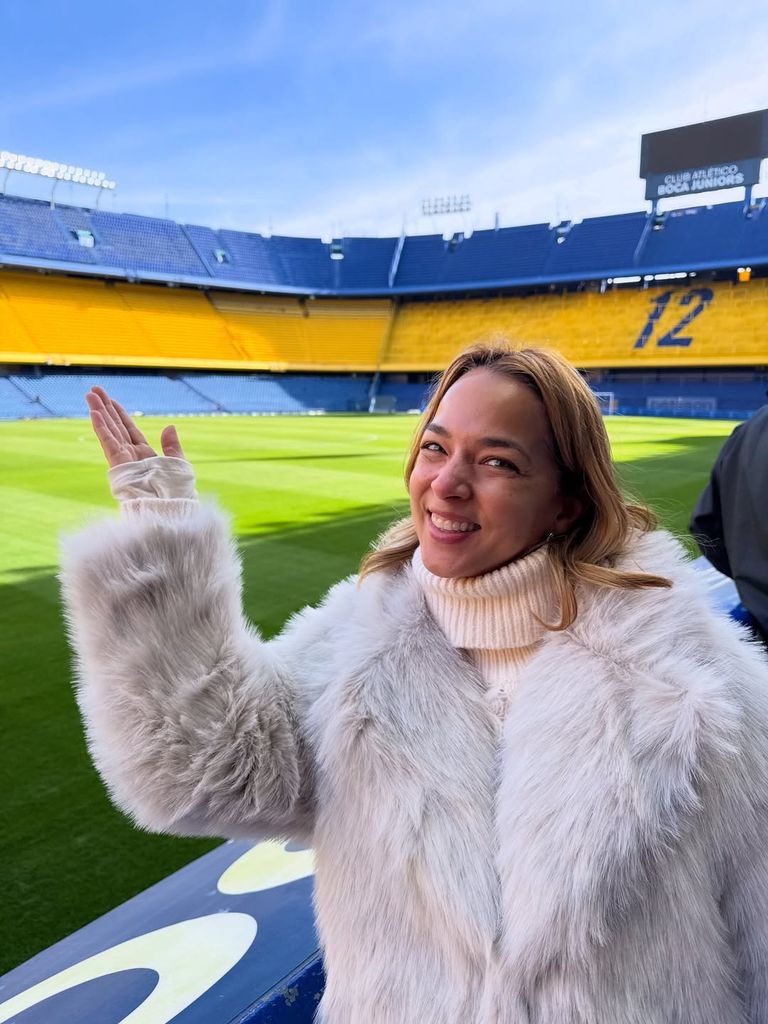Adamari López visitó La Bombonera en un recorrido turístico 