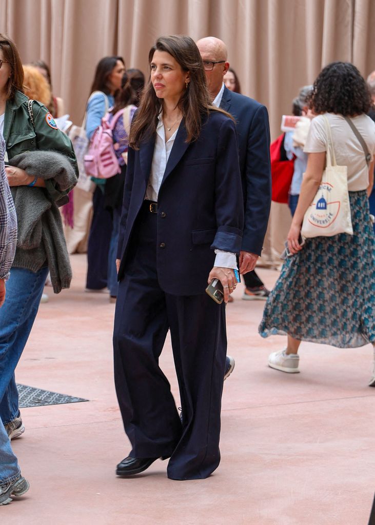 Carlota Casiraghi en el Festival de libro de París en el Grand Palais.