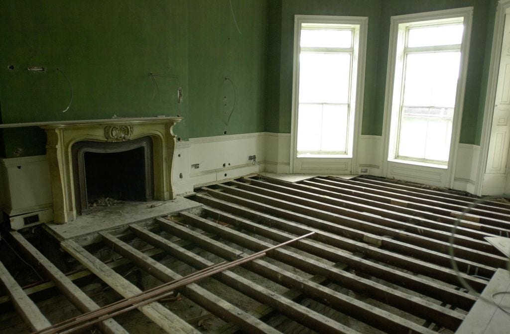 Obras en la sala de recepción de Forest Lodge en 2001
