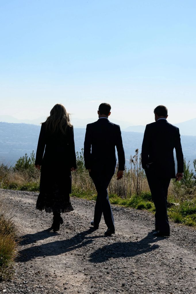 Los príncipes Nicolás, Philippos y Teodora de Grecia en Tatoi