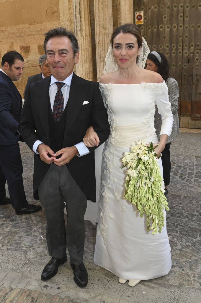 Boda de Julia Bolaños del brazo de su padre, Luis Bolaños