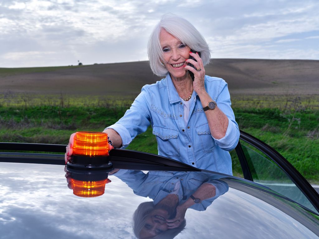 Las V16 conectadas envían la ubicación del vehículo a la plataforma DGT 3.0 en caso de emergencia