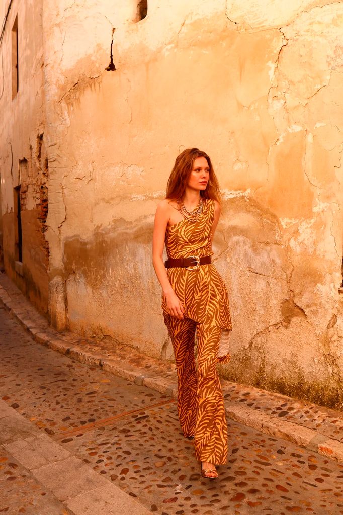 Conjunto de pantalón y top de invitada