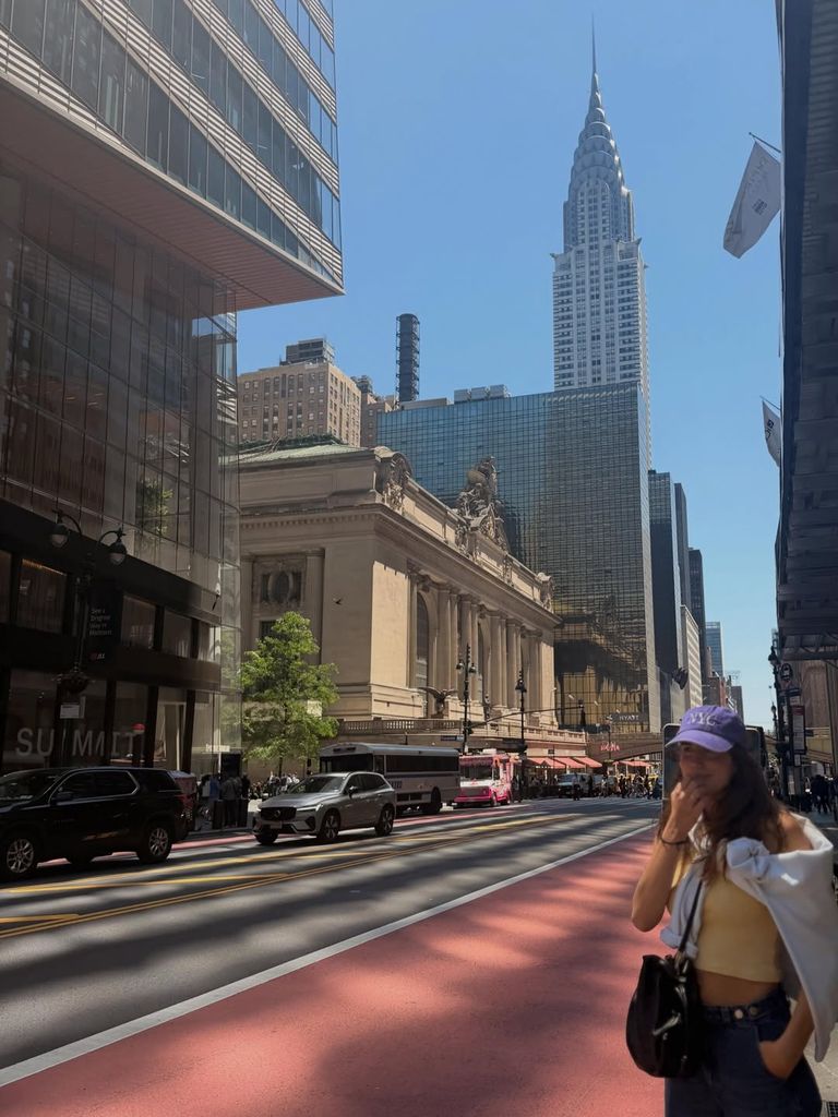 Blanca, junto al Chrysler Building de Nueva York
