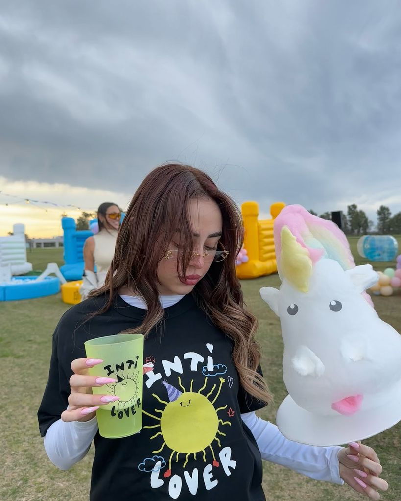 Nicki Nicole asistió a la fiesta por el primer cumpleaños de Inti.