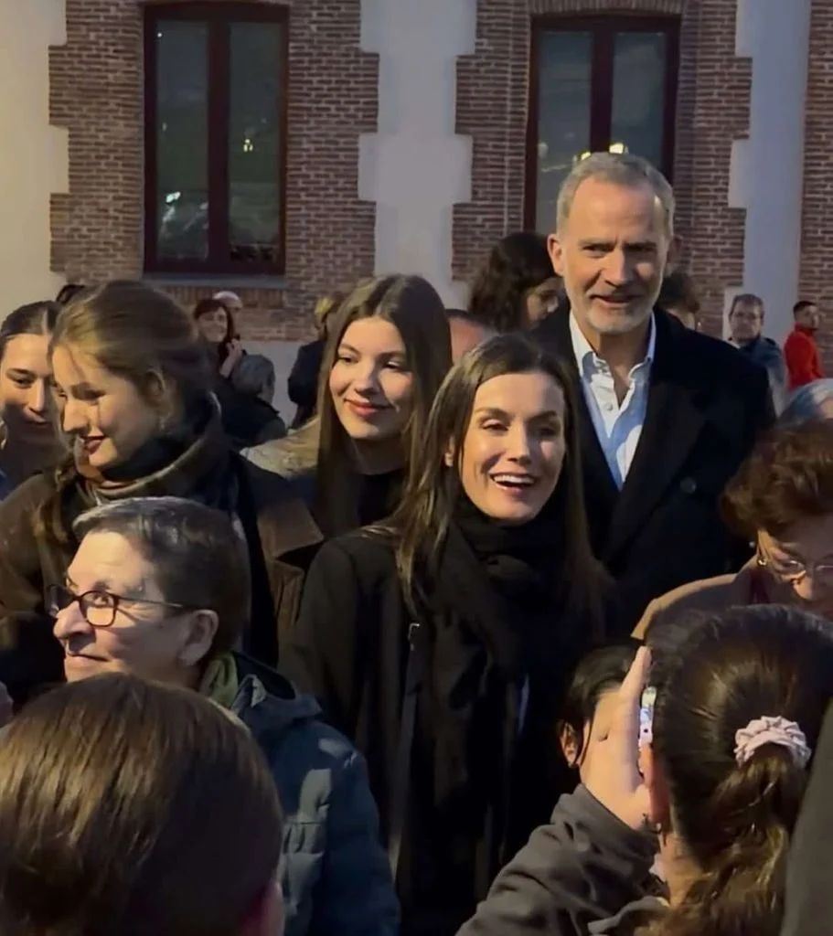 Los reyes Felipe y Letizia, con sus hijas en Viernes Santo en Carabanchel
Estas presencias han sido una constante durante la Semana Santa