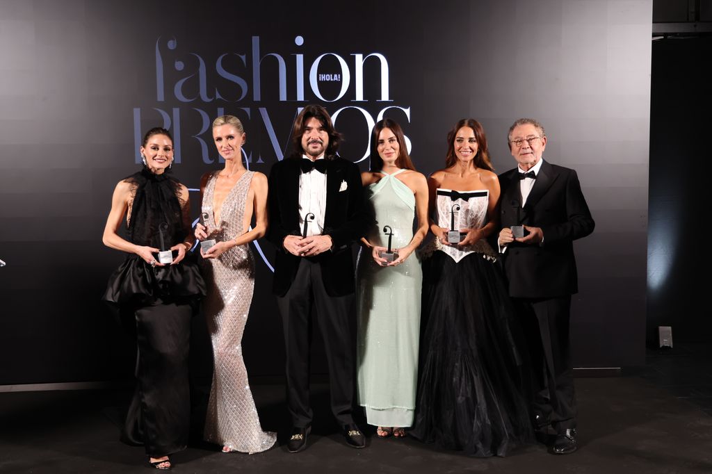De izquierda a derecha, Olivia Palermo, Nicky Hilton, Stéphane Rolland, Gala González, Paula Echevarría y Roberto Verino