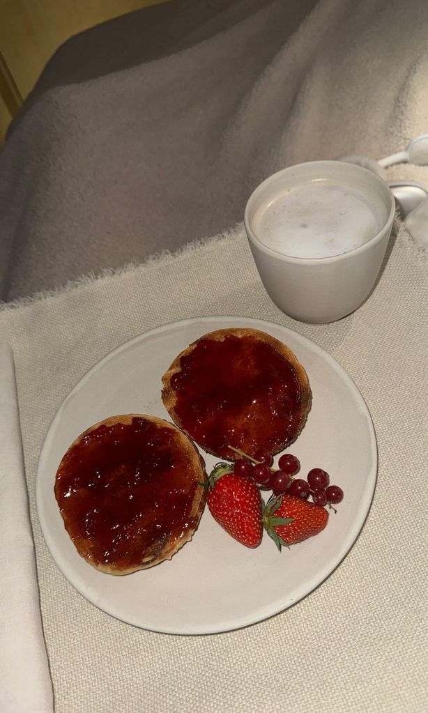 Desayuno de Kim Kardashian en París