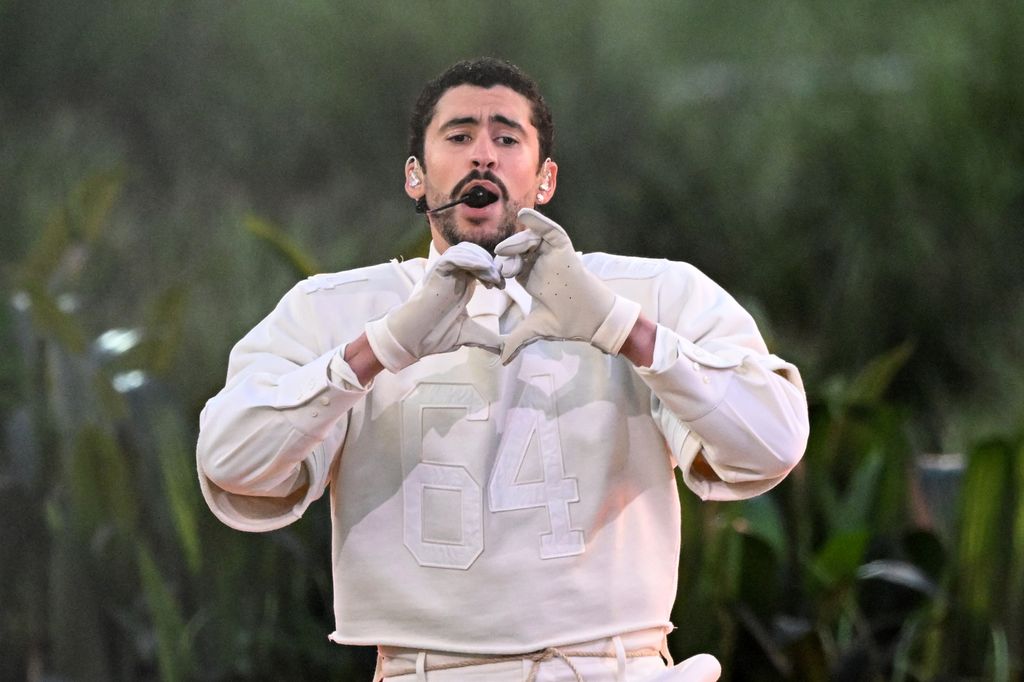 Bad Bunny durante su concierto en La Super Bowl LX