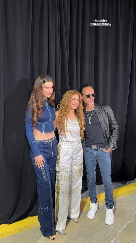 Nadia Ferreira, Shakira y March Anthony