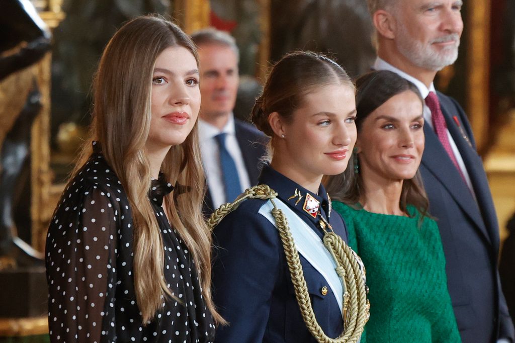 Tras iniciar su primer año en la universidad de Lisboa, la hija menor de los Reyes debutaba en la recepción del Palacio Real y compartía la jornada con su hermana Leonor