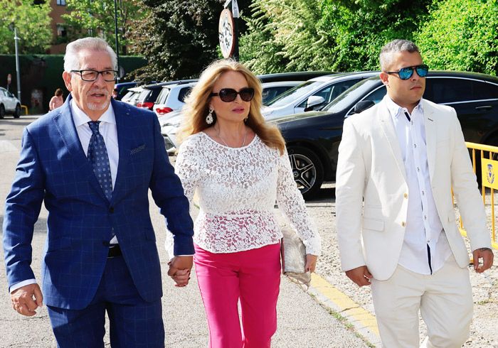 Ana María Aldón y Ortega Cano se reencuentran en la comunión de su hijo