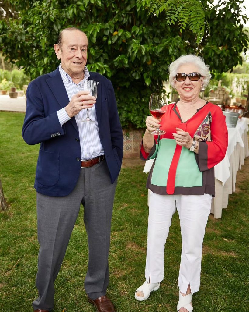 Luis Sanz Busto, fallecido hace un año, y María Luz Cid, padres de Iván Sanz, dedicaron gran parte de su vida a convertir Dehesa de los Canónigos en una de las bodegas de referencia de la Ribera del Duero, un legado que después continuó su hijo