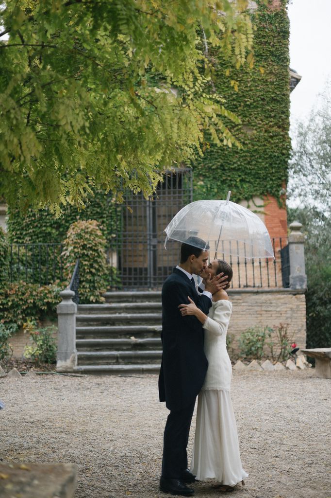 Boda con lluvia en otoño