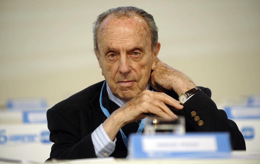Manuel Fraga en una convención política