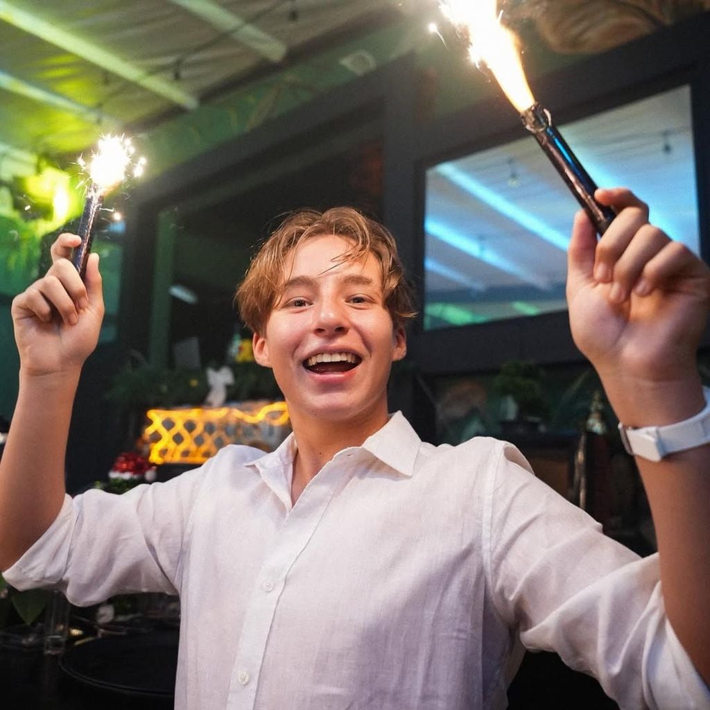 Mateo Reina, hijo de Galilea celebró el Año Nuevo con su papá, Fernando Reina, en Acapulco.