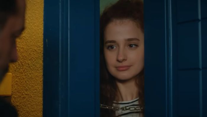 Akif hace un ofrecimiento a Leyla para que borre el vídeo en 'Hermanos'
