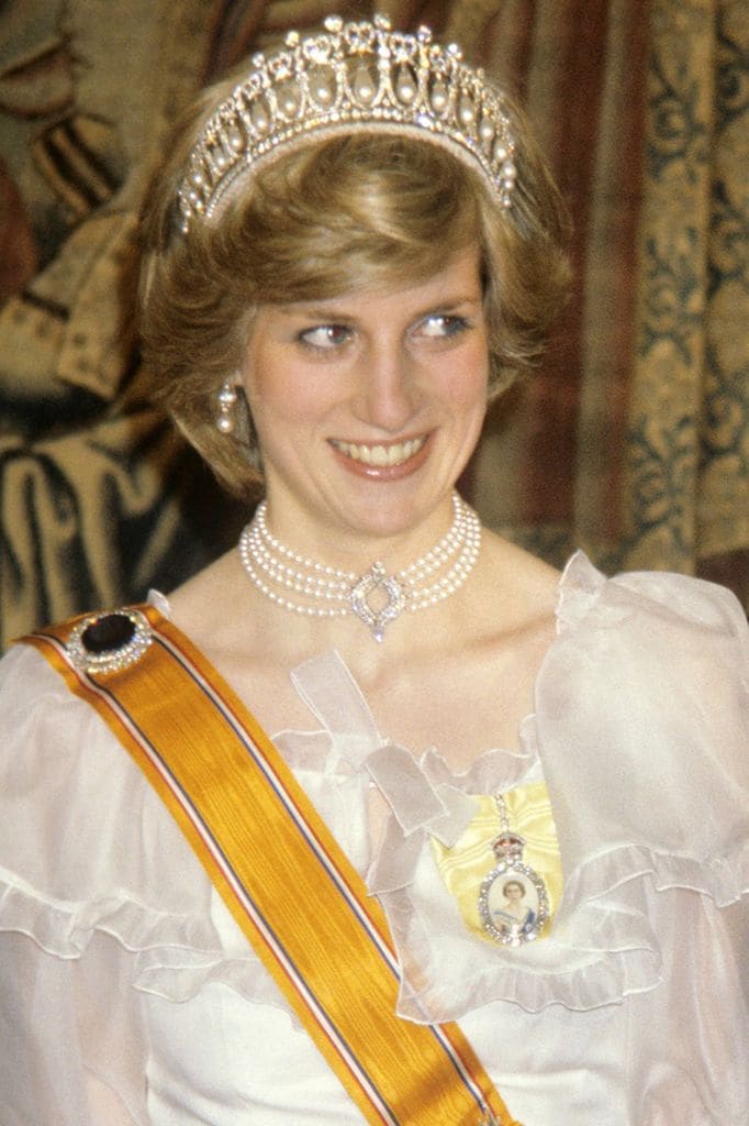 Diana de Gales en un banquete oficial ofrecido por la reina Beatriz de Holanda en 1982.