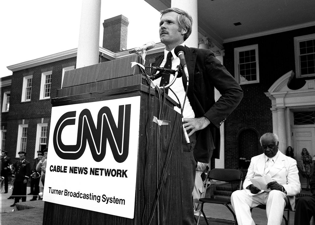 El gran logro empresarial de Ted Turner fue la creación de CNN.