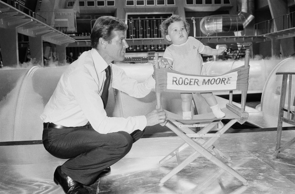 Roger Moore y Christian en un rodaje