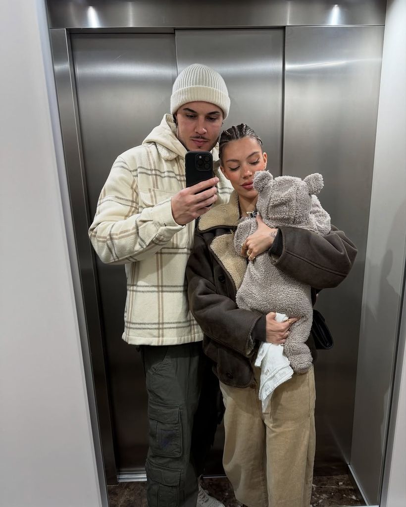 Alejandra Rubio y Carlo Costanzia junto a su hijo, el pequeño Carlo