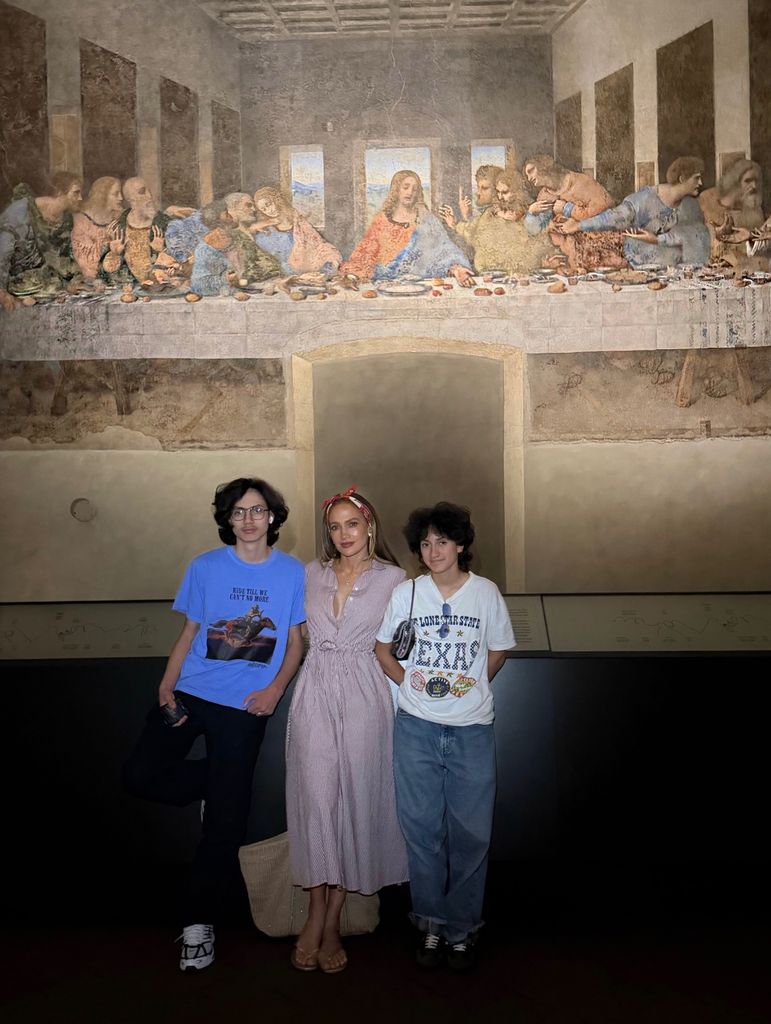 Jennifer Lopez y sus hijos Max y Oskar.