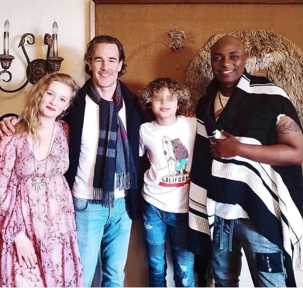 Durek Verret y la princesa Marta Luisa de Noruega con James Van Der Beek y su mujer