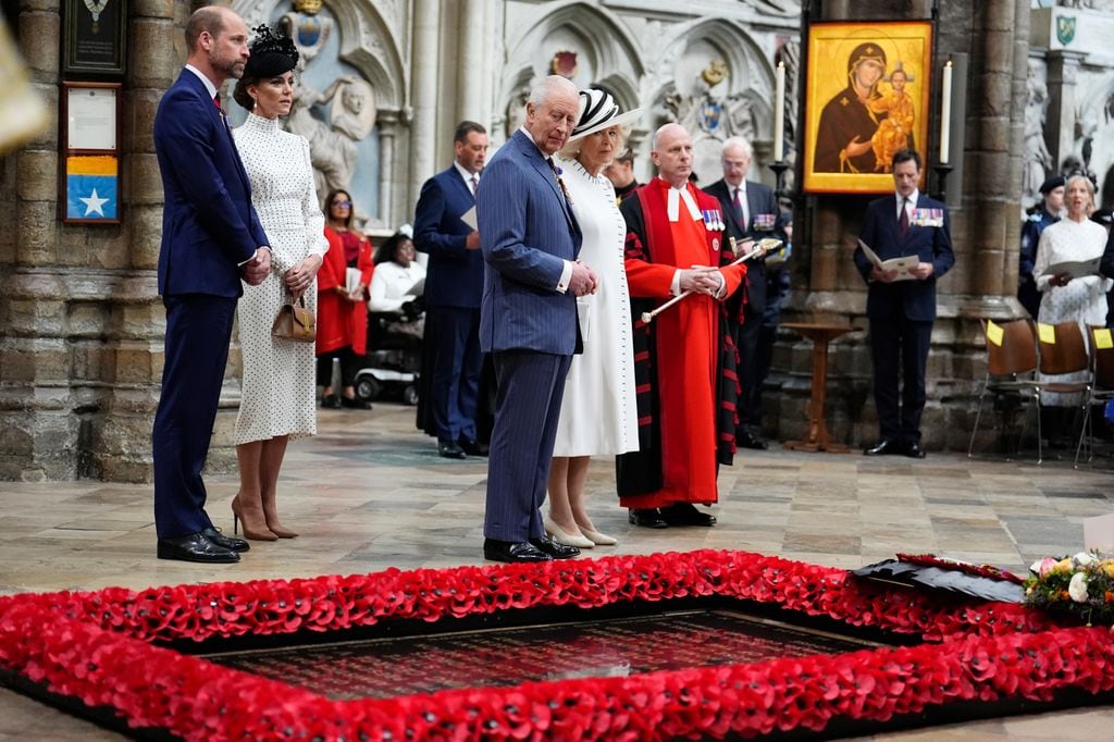 Kate Middleton, el príncipe Guillermo y los reyes Carlos y Camilla en la Abadía de Westminster