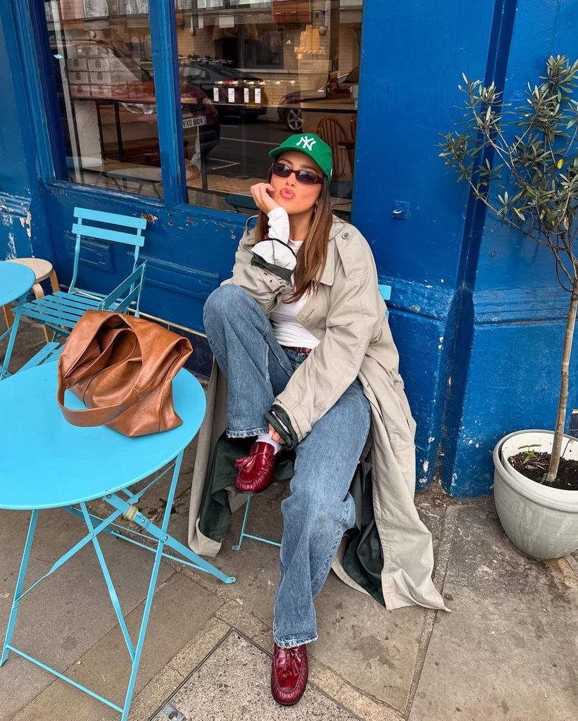 Los vaqueros jamás pasarán de moda, pero se verán mucho más innovadores y elegantes si los combinas con zapatos de estos 5 colores