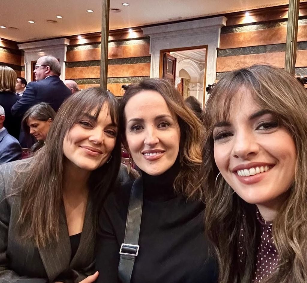 Mónica Carrillo y Esther Vaquero con Belén Díaz, directora de los informativos de fin de semana de Antena 3 Noticias