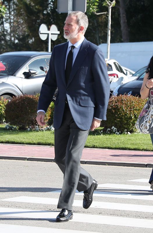 El rey Felipe acude al tanatorio para dar el último adiós a Manuel Barrós