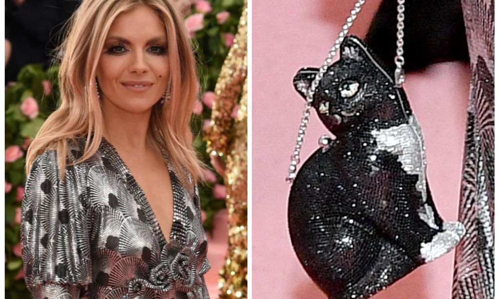 sienna miller con mini bag de judith leiber