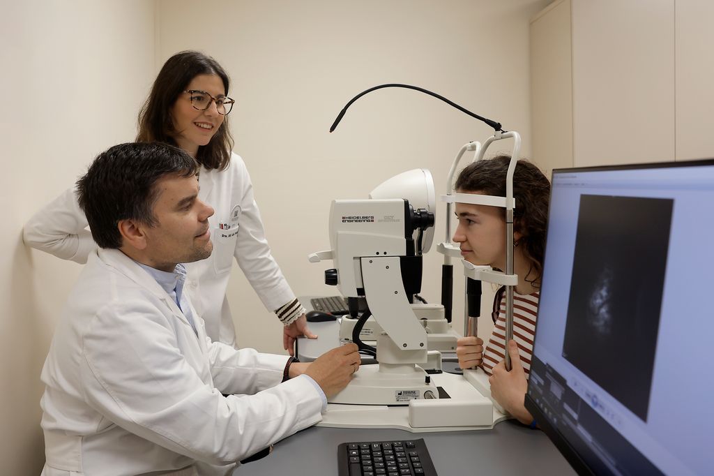 El Dr. Recalde y la Dra. Puerta, oftalmólogos Clínica Universidad de Navarra