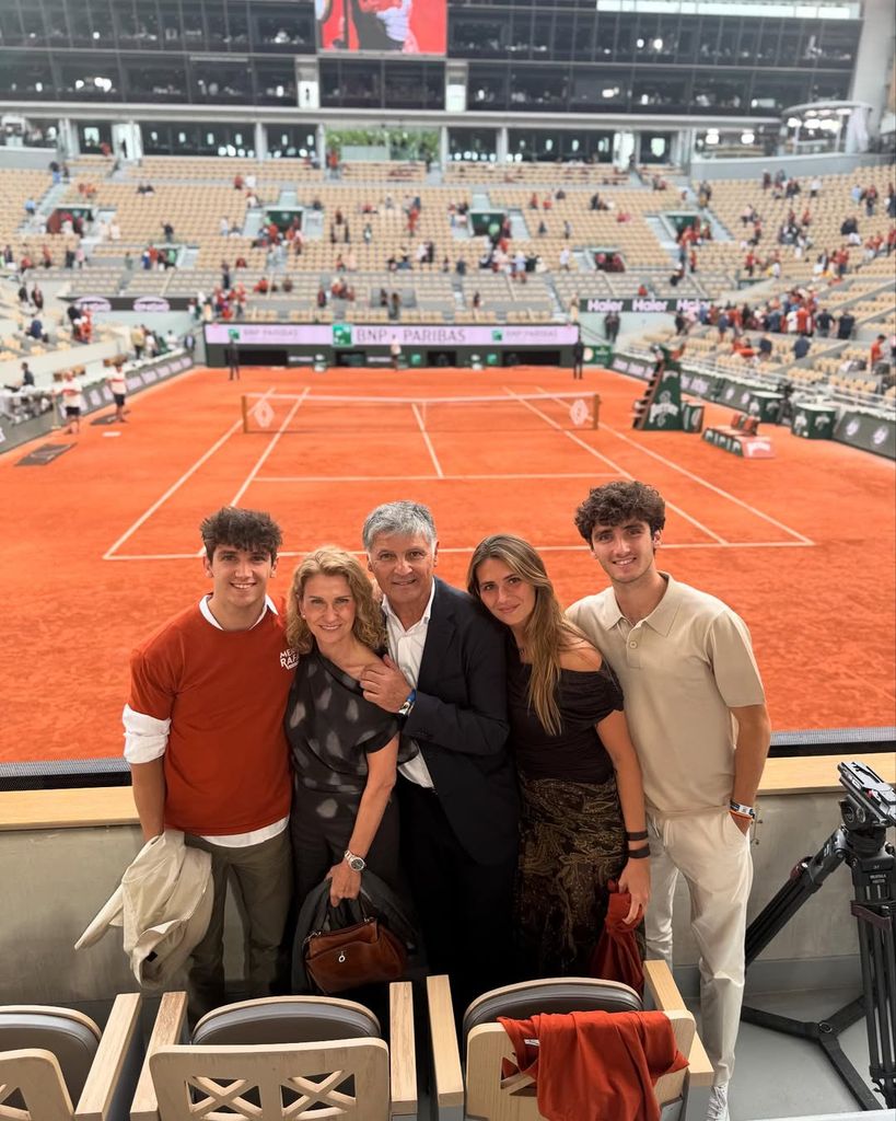 Toni Nadal con su mujer, Joana y sus tres hijos, Marta, Toni y Joan