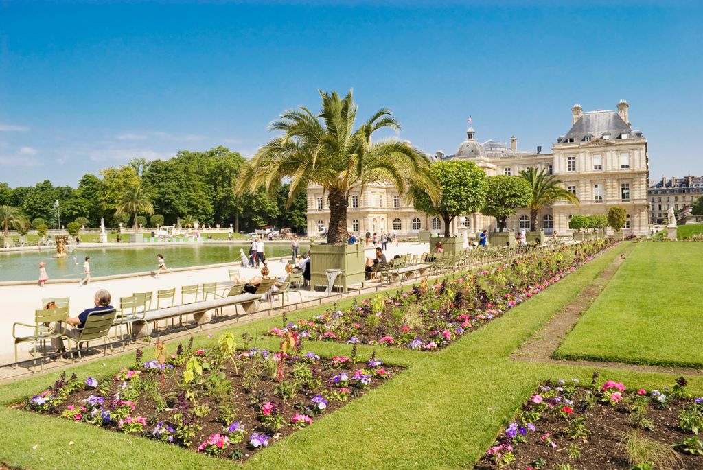 El Jardín de Luxemburgo es para los amantes del arte, un punto excepcional para empezar su recorrido cultural. 