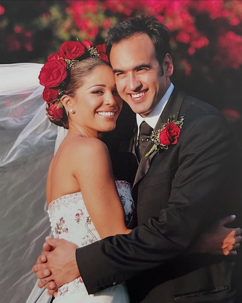 Karla Martínez, ajena a los rumores sobre su vida personal, celebra 20 años de casada con Emerson Peraza
