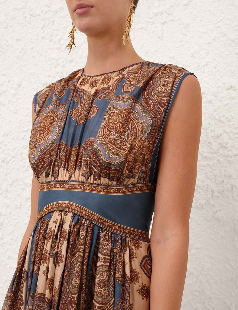 Vestido de seda con estampado paisley de Zimmermann.