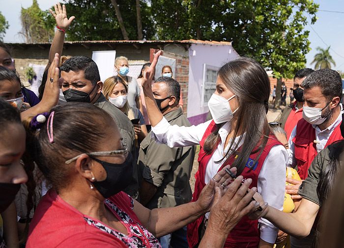 La reina Letizia refuerza su compromiso con las mujeres en una de las zonas más desfavorecidas de Paraguay
