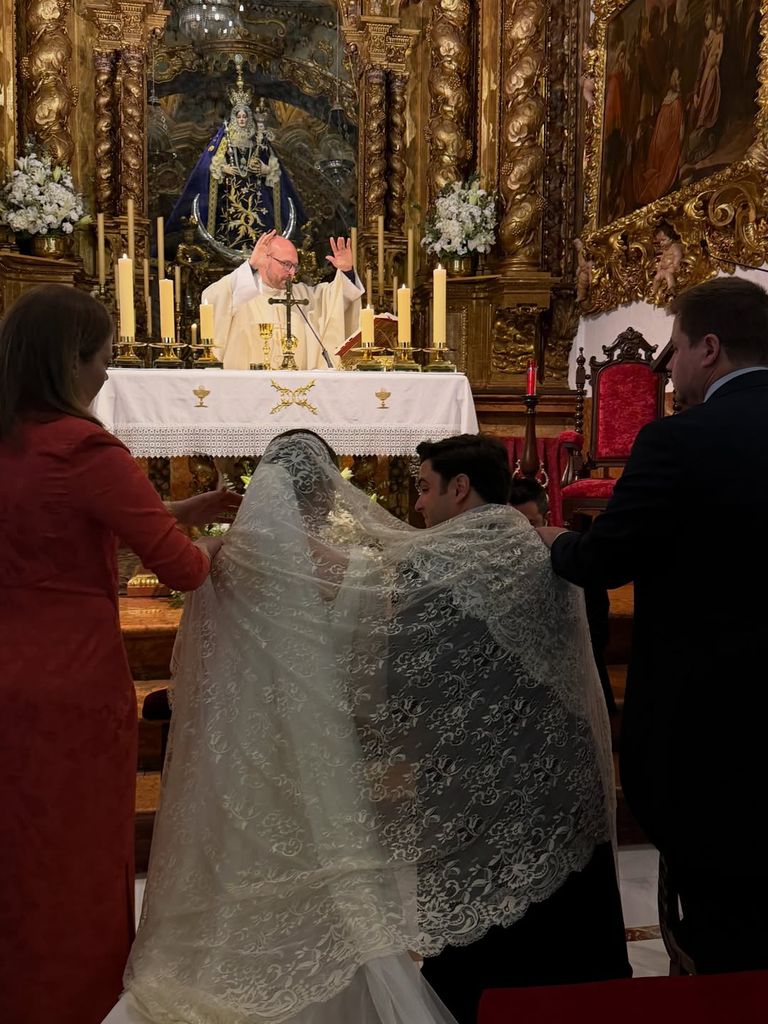 Un instante inédito de la ceremonia religiosa