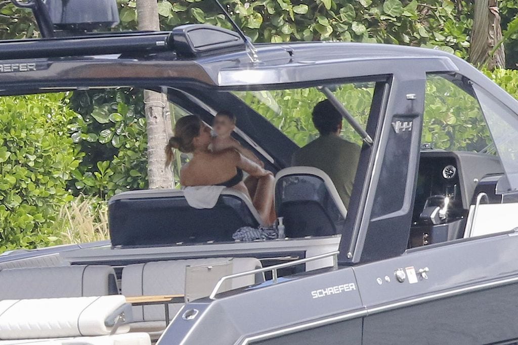 Gisele Bündchen con Joaquim Valente y su pequeño River. 

